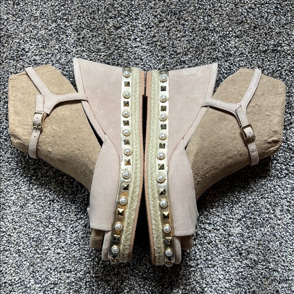 Lily Pulitzer Blush pink Peep Toe Wedge Sandals size 8 w/ pearl and gold studs. - Picture 6 of 9